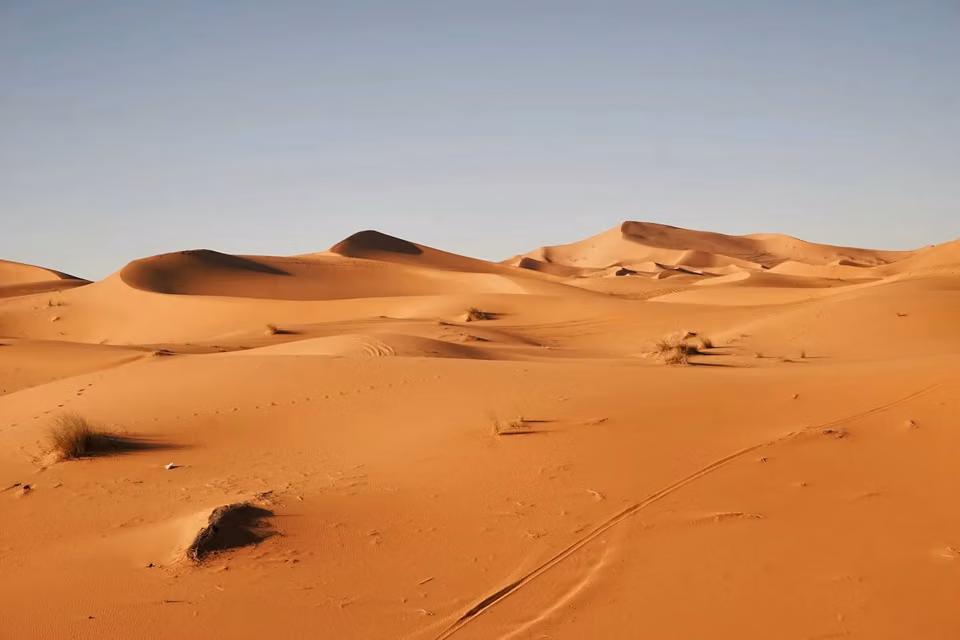 Marrakech + the Agafay desert: a night under the stars at the foot of the Atlas.