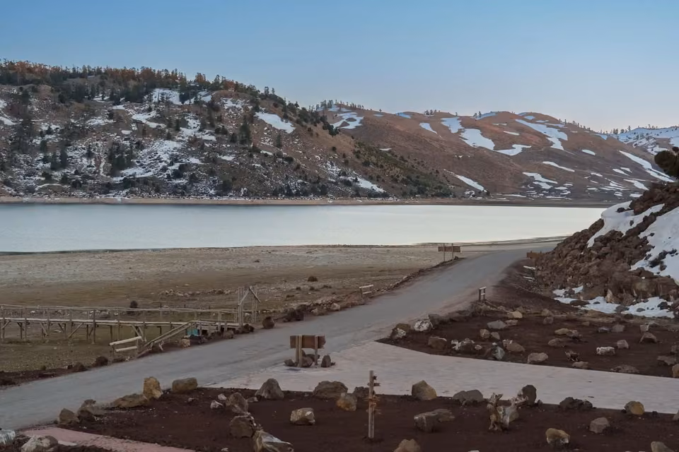 Viaje de 9 noches y 10 días desde Fez hasta Marrakech pasando por el lago Aguelmame Sidi Ali.