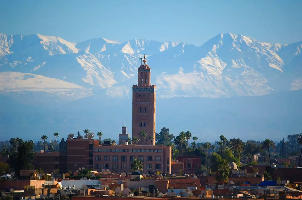 Viaje de 8 noches y 9 días desde Marrakech hasta Fez pasando por el lago Aguelmame Sidi Ali.